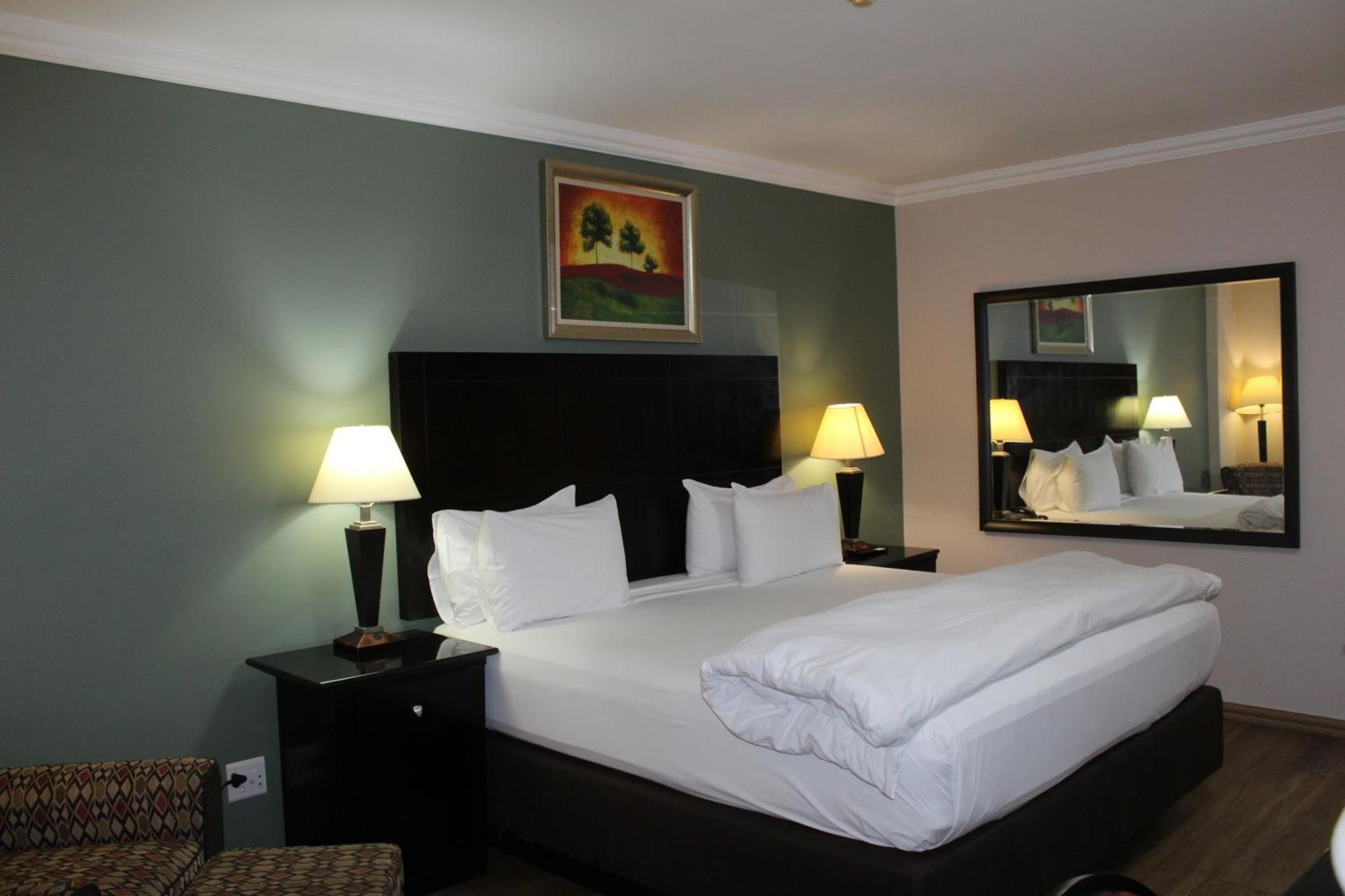 Hampshire Hotel - Ballito Bagian luar foto