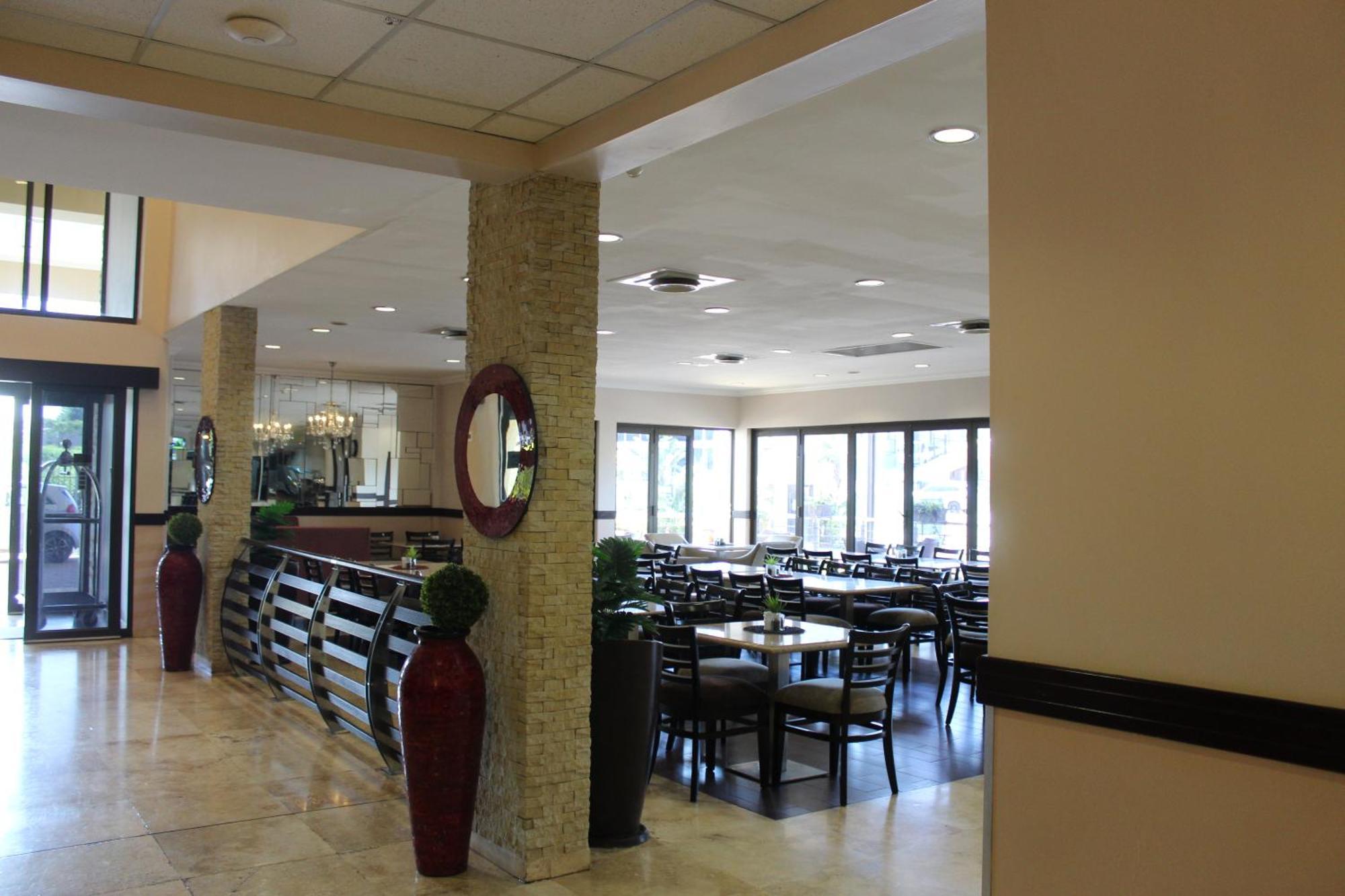 Hampshire Hotel - Ballito Bagian luar foto