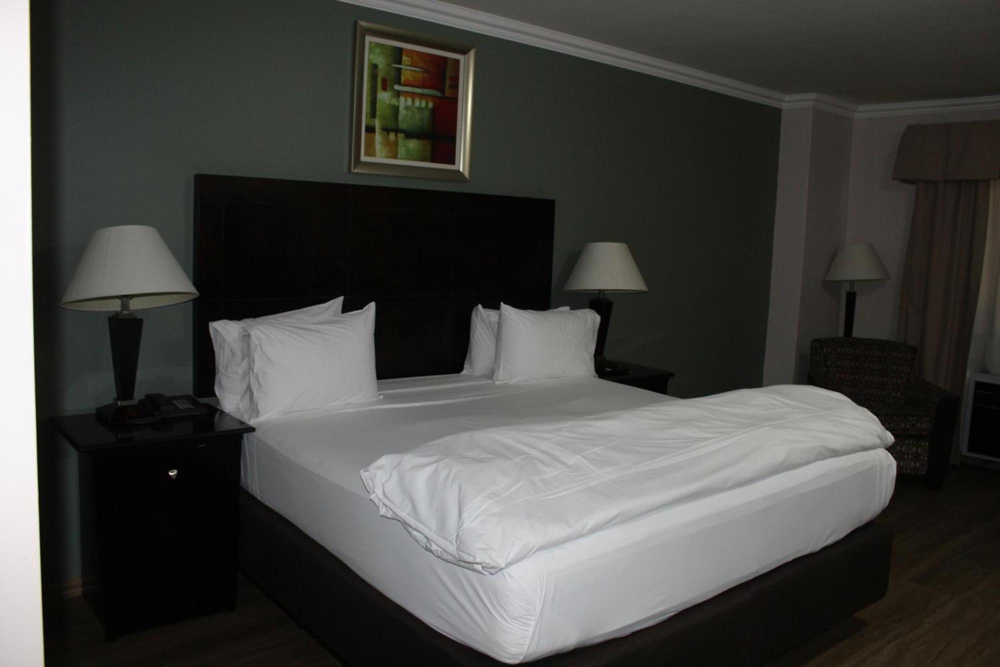 Hampshire Hotel - Ballito Bagian luar foto