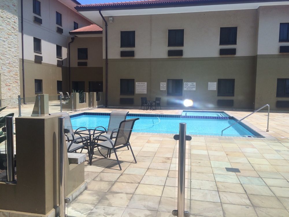 Hampshire Hotel - Ballito Bagian luar foto
