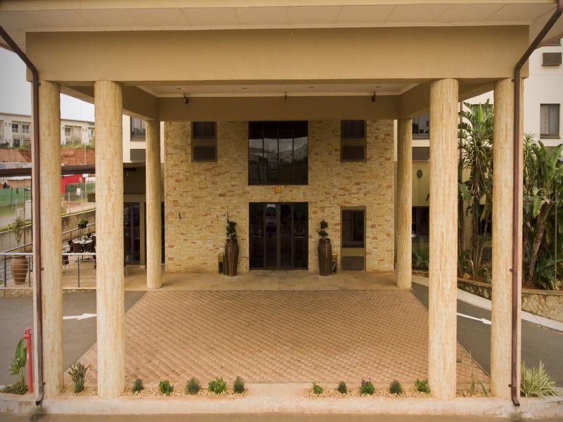 Hampshire Hotel - Ballito Bagian luar foto
