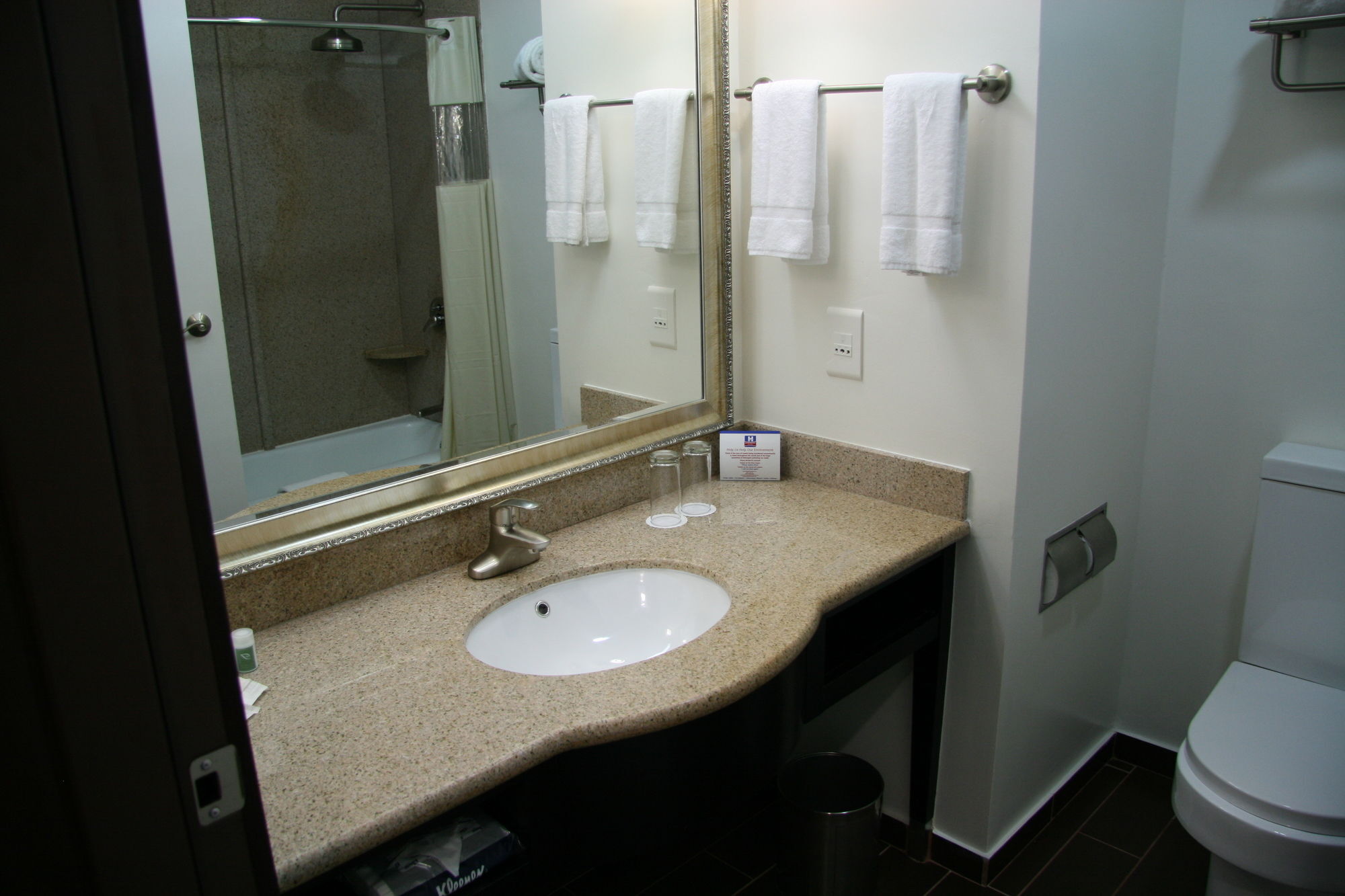 Hampshire Hotel - Ballito Bagian luar foto